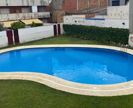 Con Terraza Y Piscina En