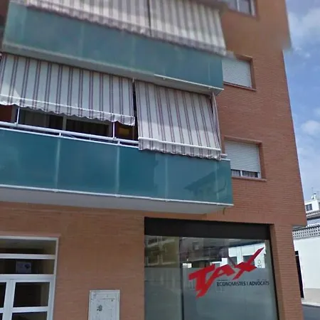 Con Terraza Y Piscina En *