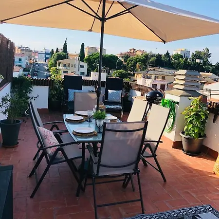 Con Terraza Y Piscina En Apartament