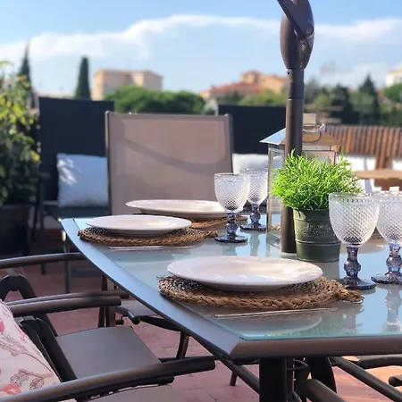 Con Terraza Y Piscina En Apartamento *