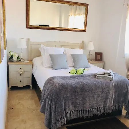 Con Terraza Y Piscina En Apartmán *